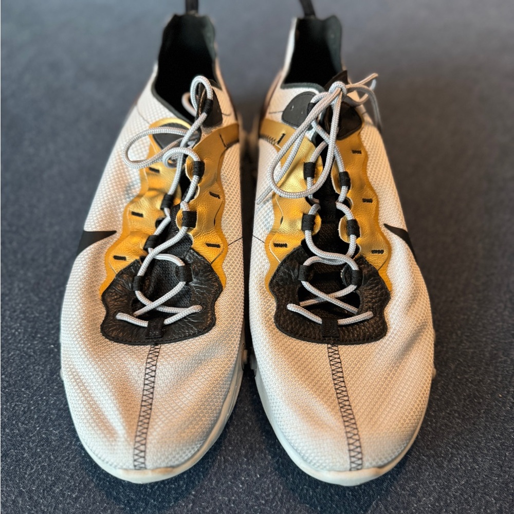 Nike Running Shoes - Picture 2 of 7